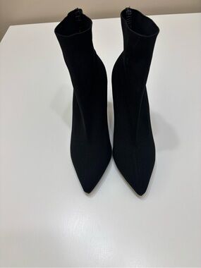 Billini Black Stretch Knit Pointed-Toe Booties 🖤